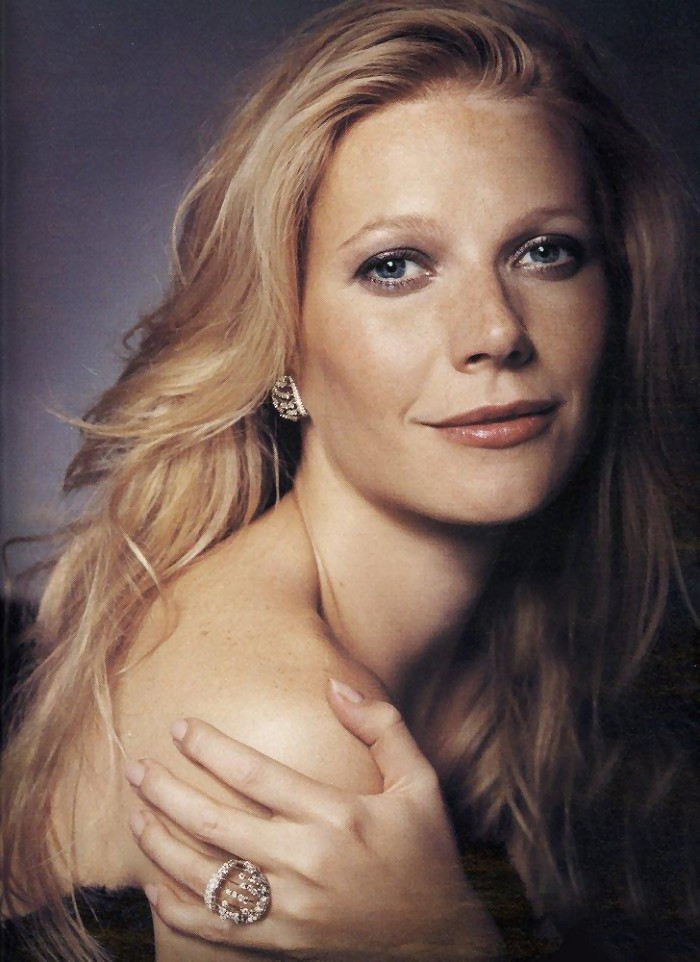 Gwyneth Paltrow featured in  the Damiani advertisement for Autumn/Winter 2006