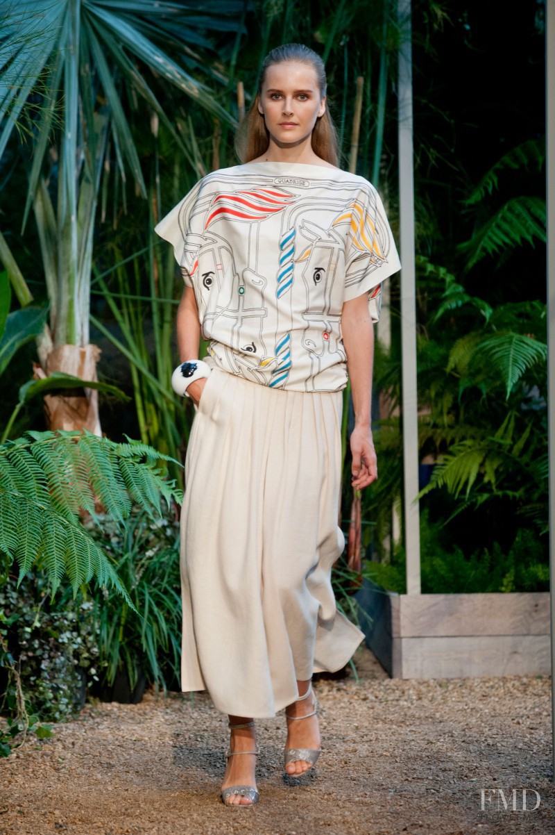 Lisanne de Jong featured in  the Hermès fashion show for Spring/Summer 2014
