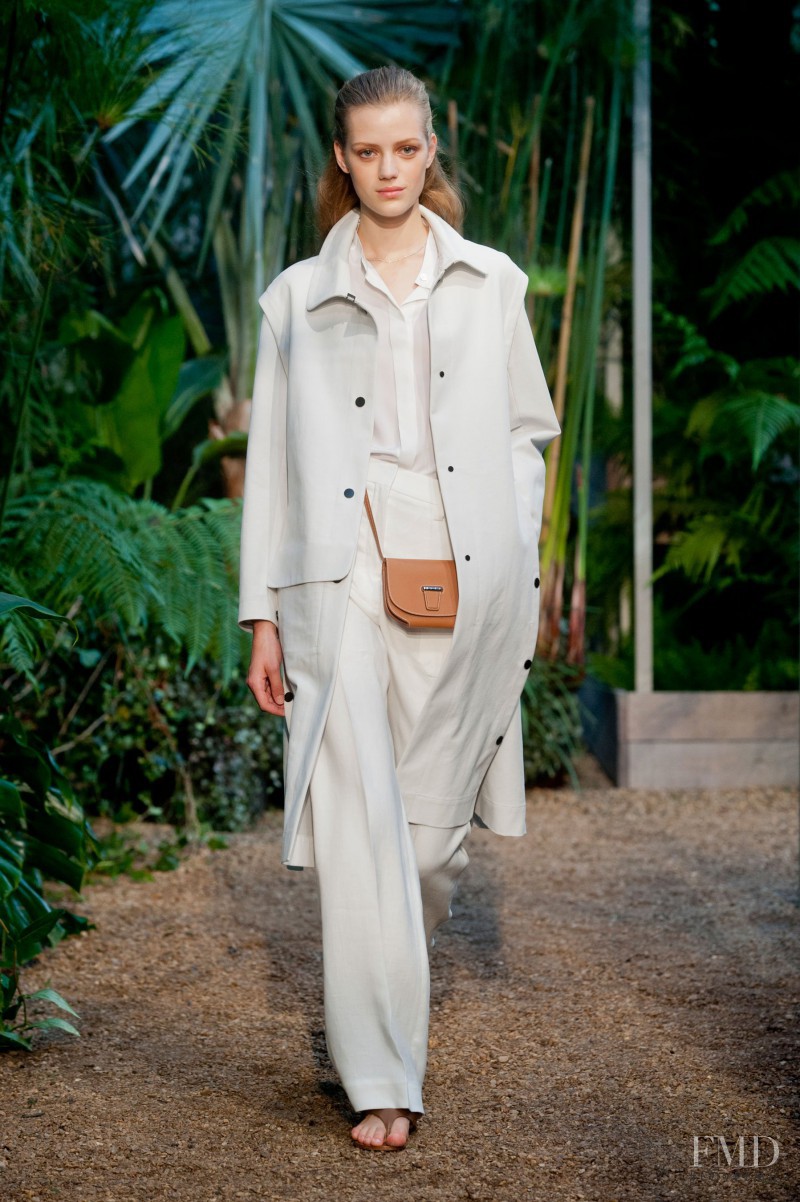 Esther Heesch featured in  the Hermès fashion show for Spring/Summer 2014