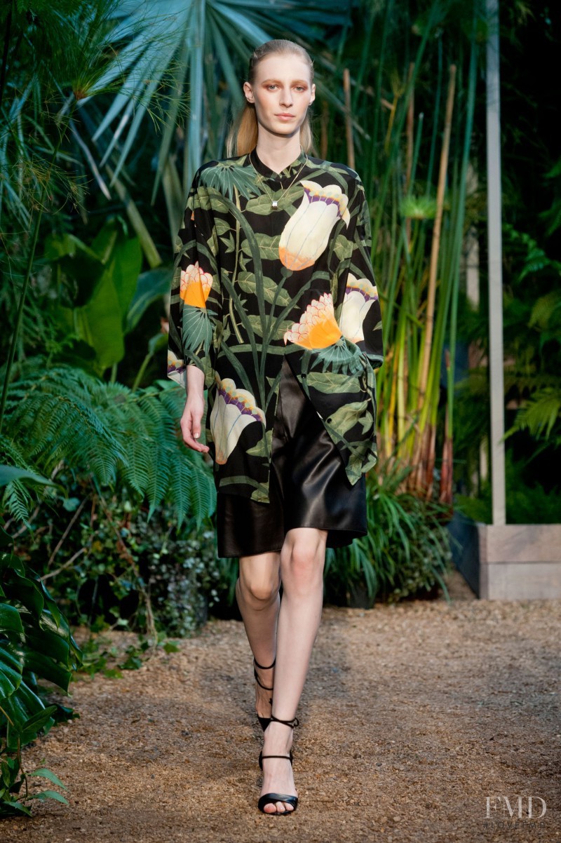 Julia Nobis featured in  the Hermès fashion show for Spring/Summer 2014
