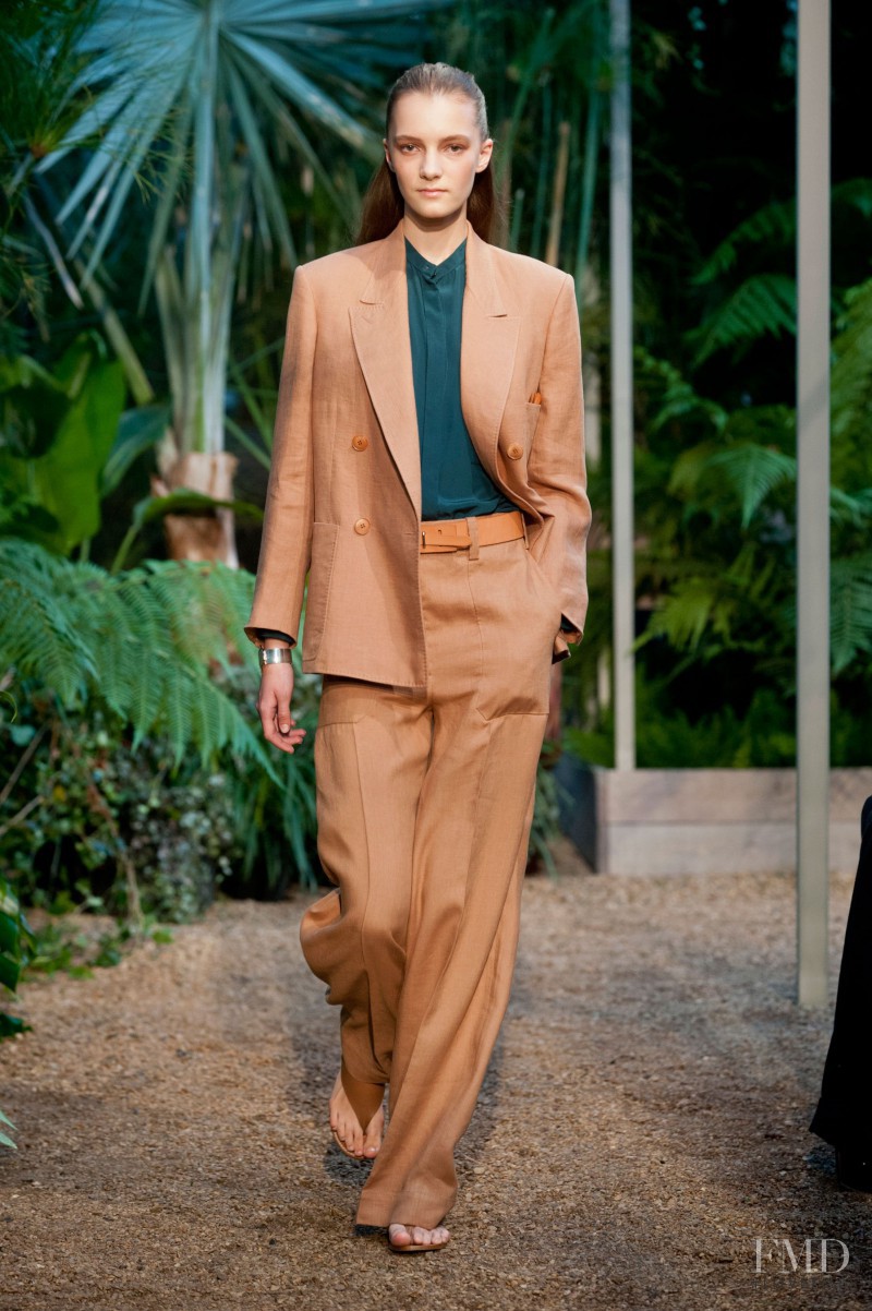 Irina Liss featured in  the Hermès fashion show for Spring/Summer 2014