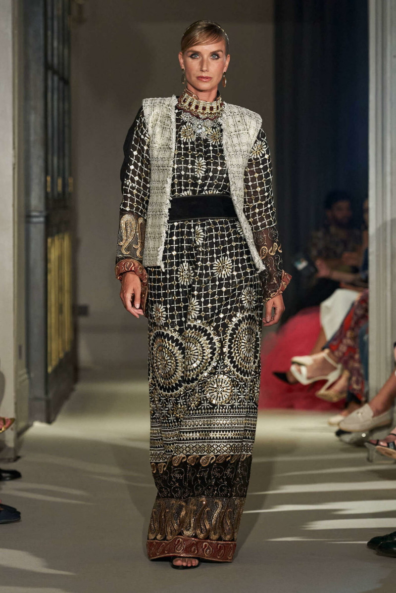 Lara Dizeyee fashion show for Autumn/Winter 2023