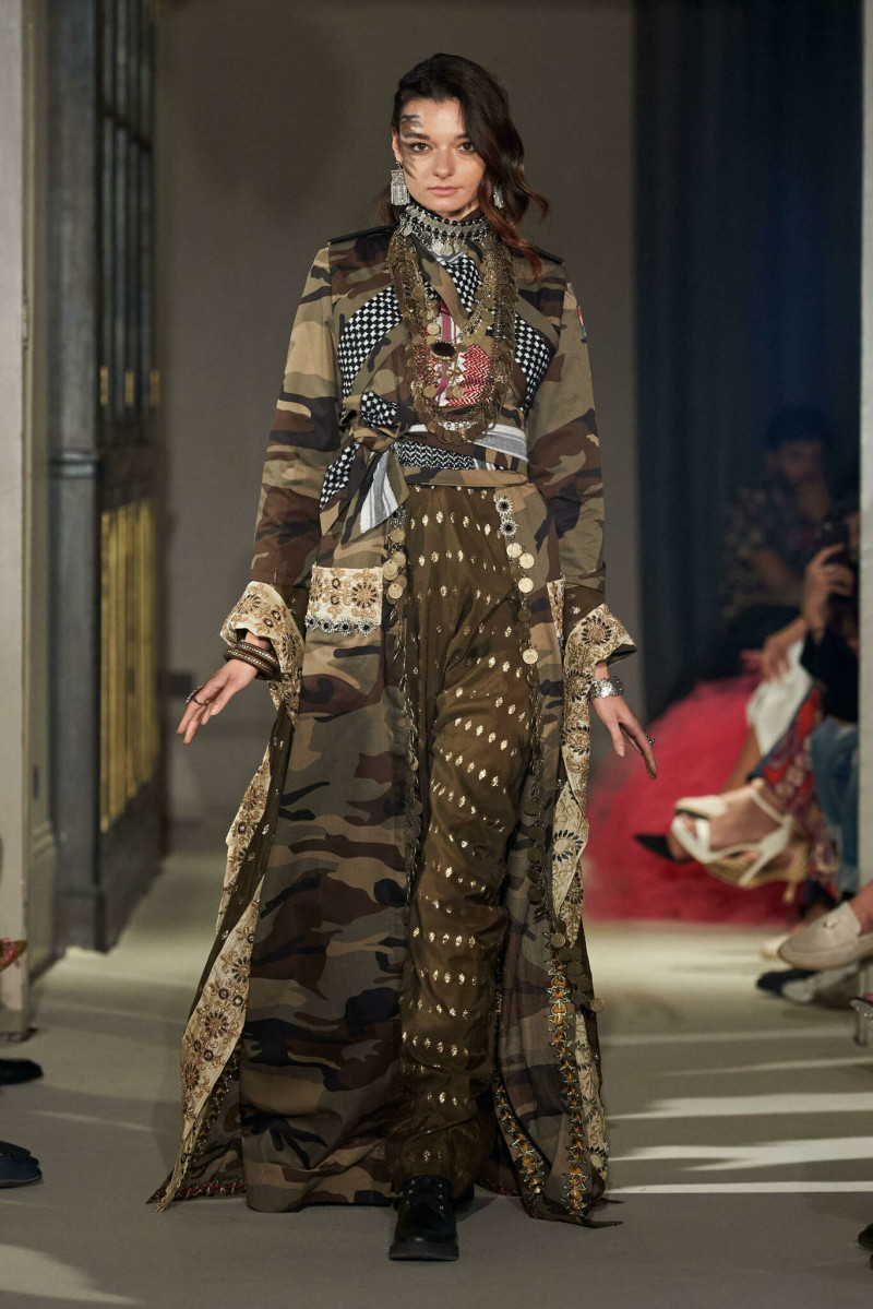 Lara Dizeyee fashion show for Autumn/Winter 2023