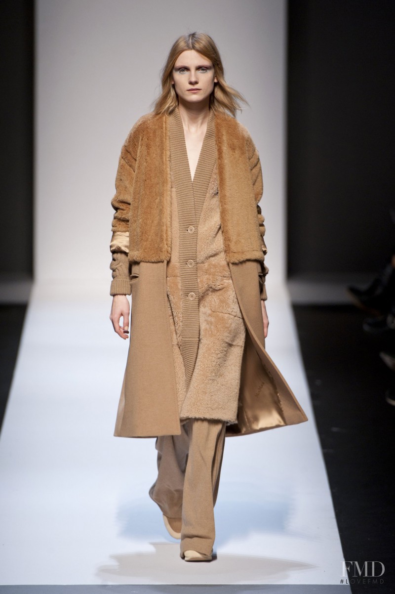 Maria Loks featured in  the Max Mara fashion show for Autumn/Winter 2013