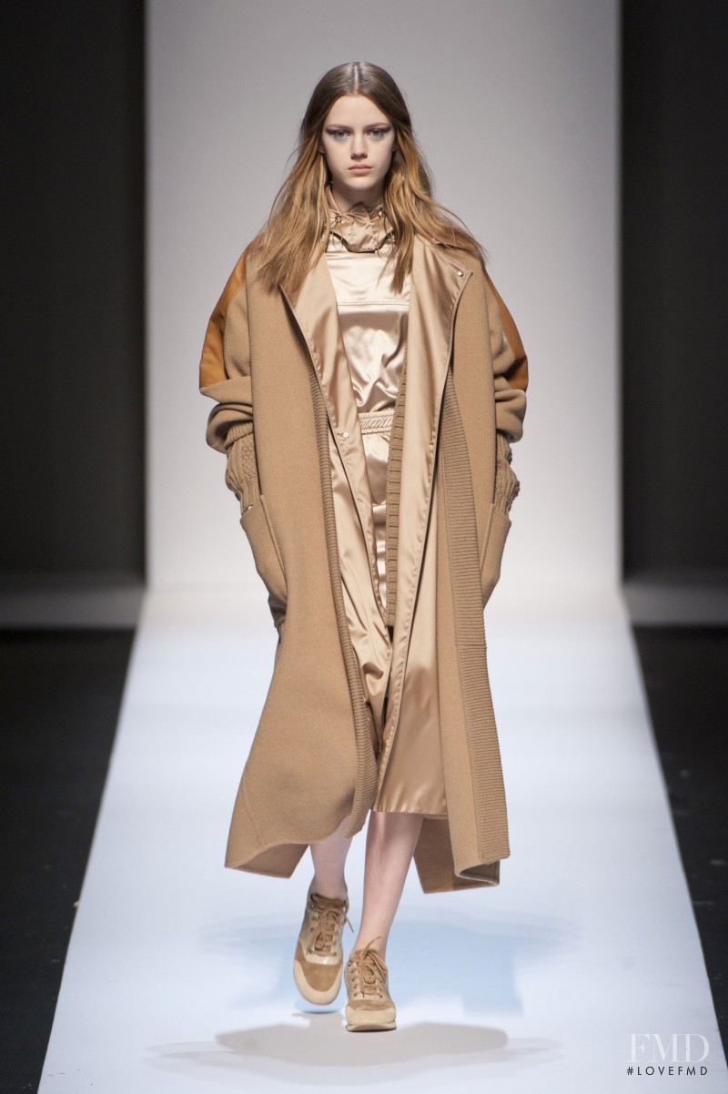 Esther Heesch featured in  the Max Mara fashion show for Autumn/Winter 2013