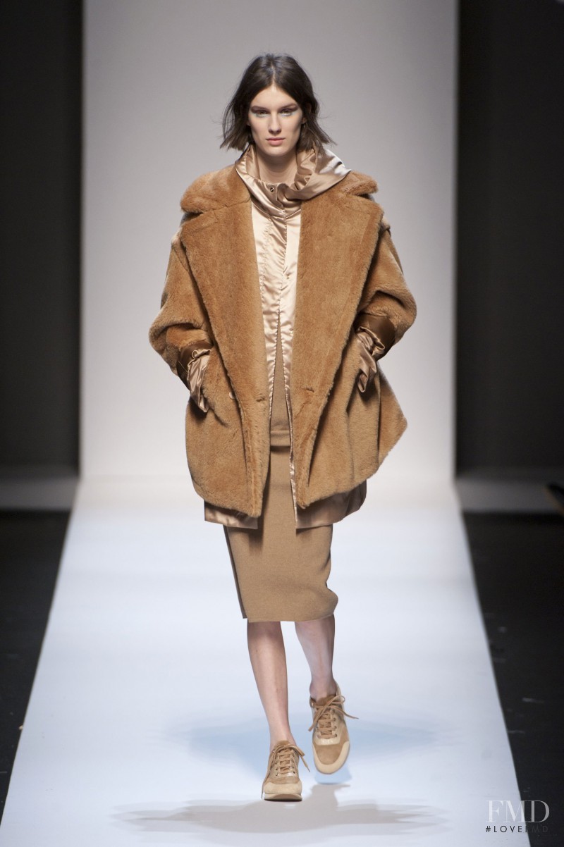 Marte Mei van Haaster featured in  the Max Mara fashion show for Autumn/Winter 2013