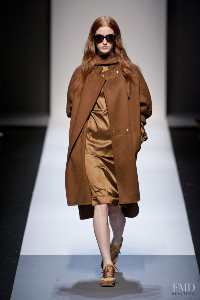 Magdalena Jasek featured in  the Max Mara fashion show for Autumn/Winter 2013