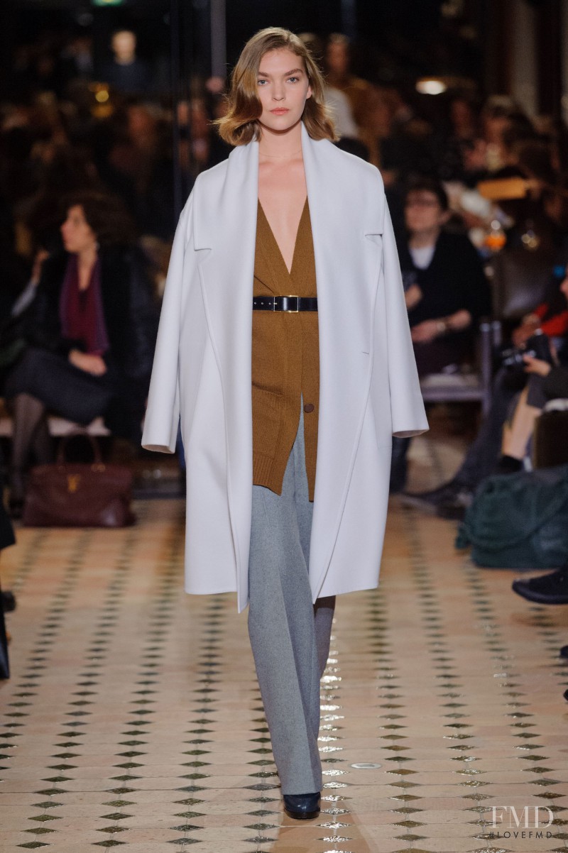 Arizona Muse featured in  the Hermès fashion show for Autumn/Winter 2013