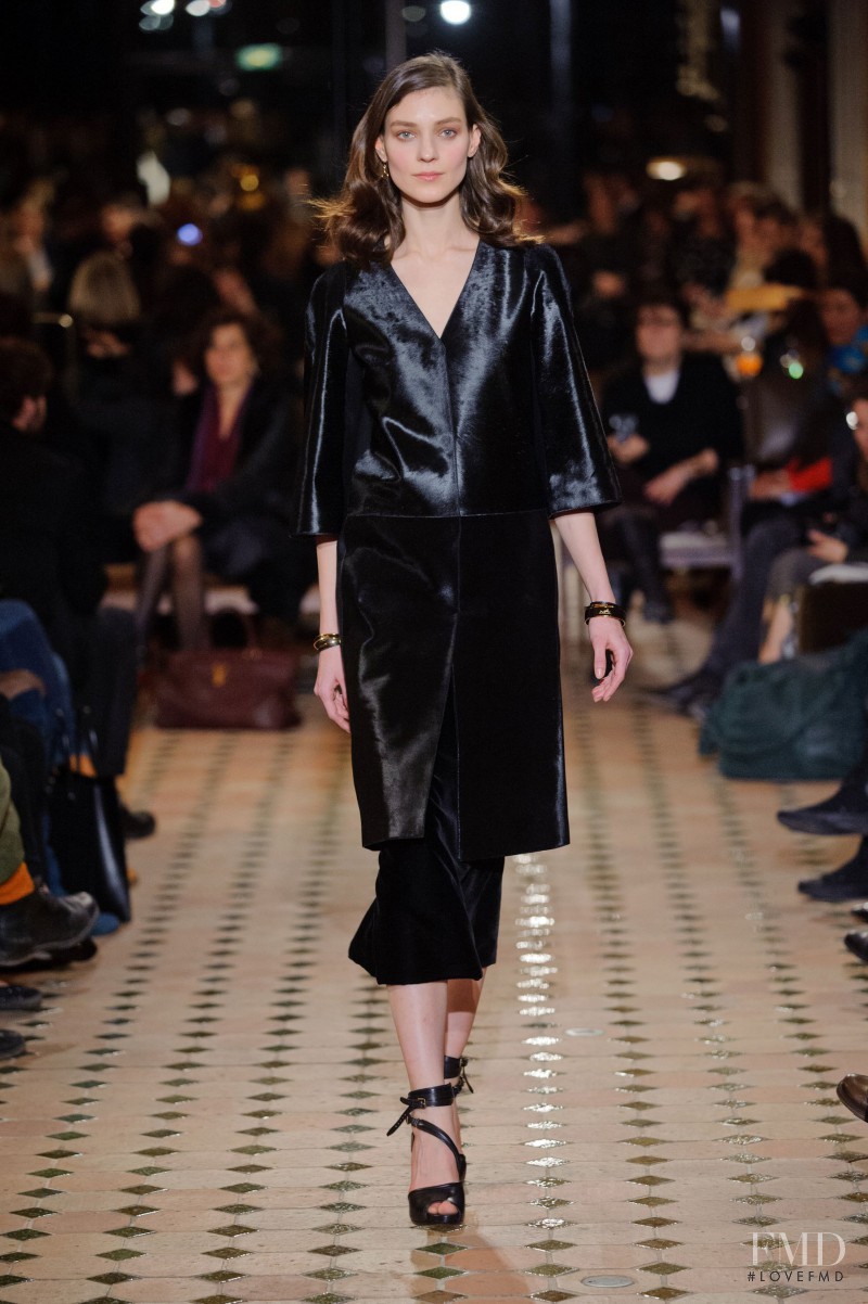 Kati Nescher featured in  the Hermès fashion show for Autumn/Winter 2013