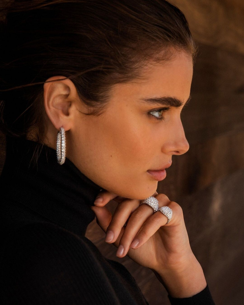Taylor Hill featured in  the David Yurman advertisement for Autumn/Winter 2022