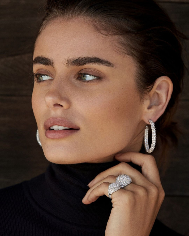 Taylor Hill featured in  the David Yurman advertisement for Autumn/Winter 2022