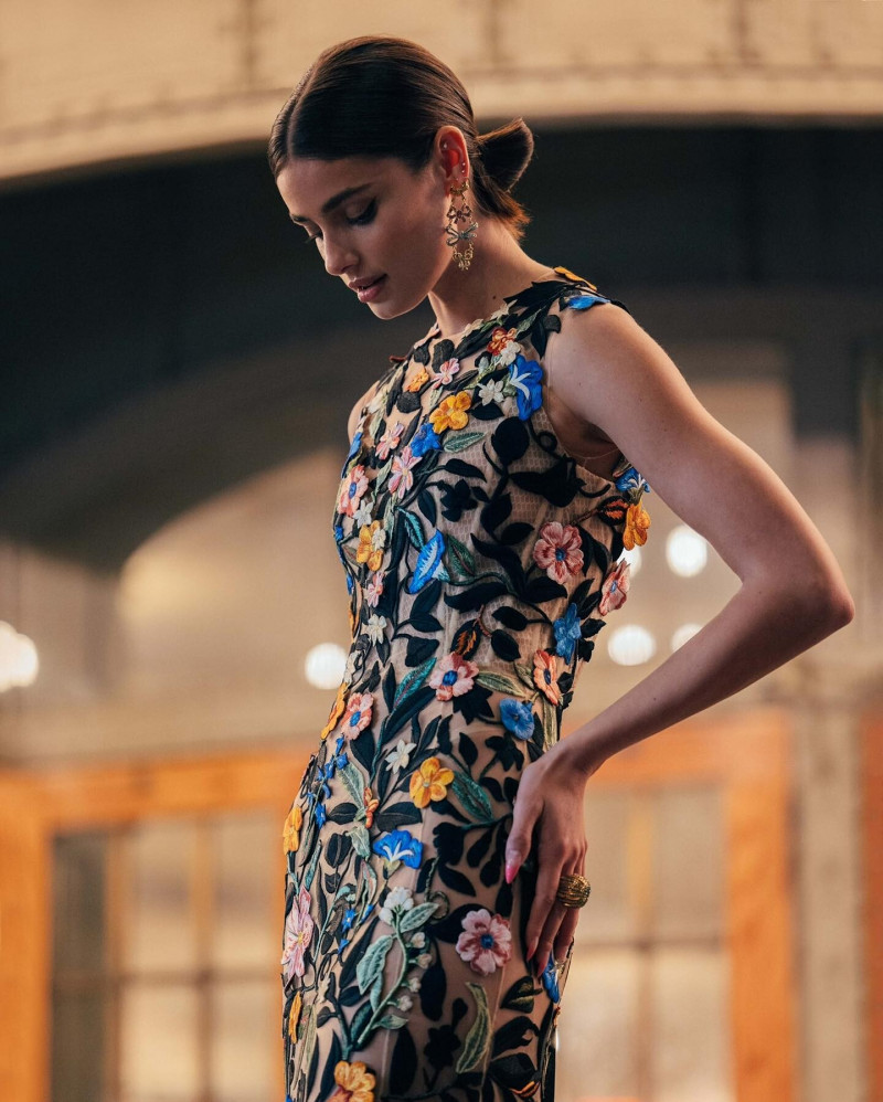 Taylor Hill featured in  the Oscar de la Renta advertisement for Pre-Fall 2022