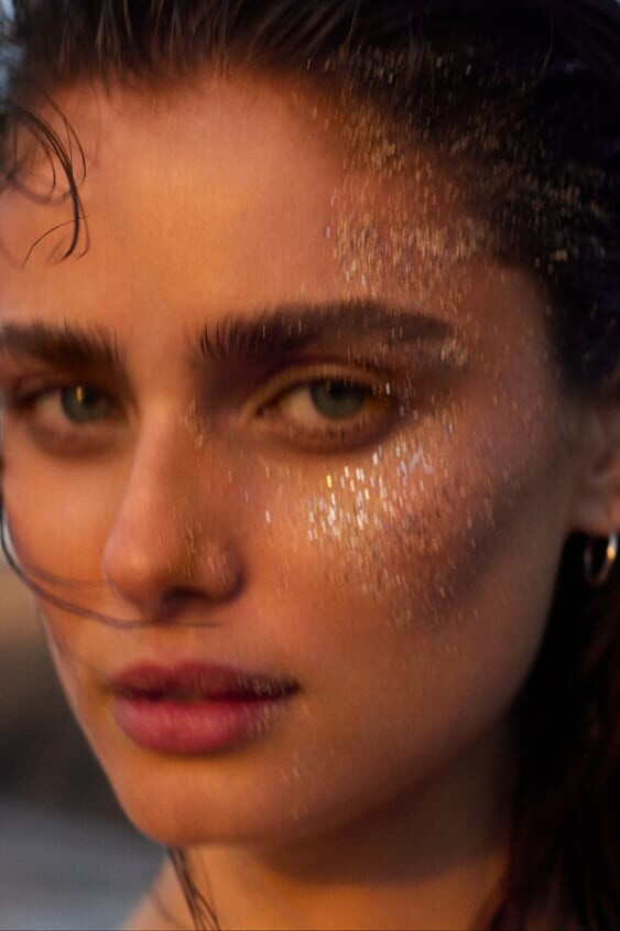 Taylor Hill featured in  the Zara advertisement for Summer 2022