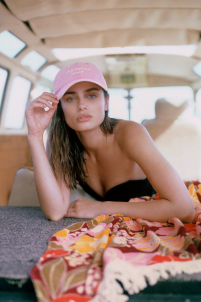 Taylor Hill featured in  the Zara advertisement for Summer 2022