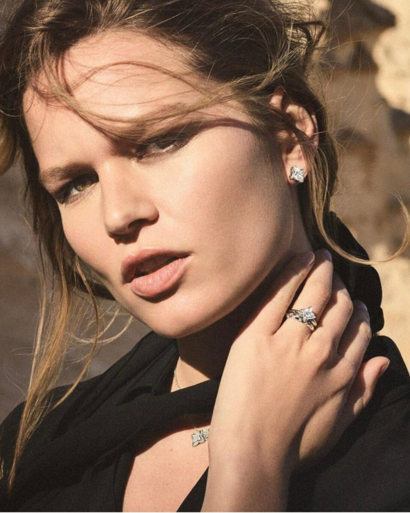 Anna Ewers featured in  the Louis Vuitton Joaillerie advertisement for Autumn/Winter 2023