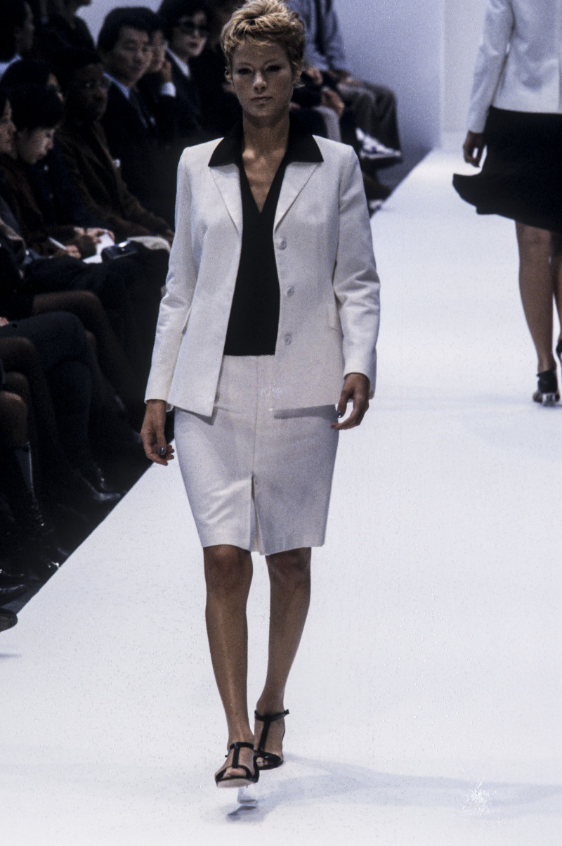 Carolyn Murphy featured in  the CallagHan fashion show for Spring/Summer 1996