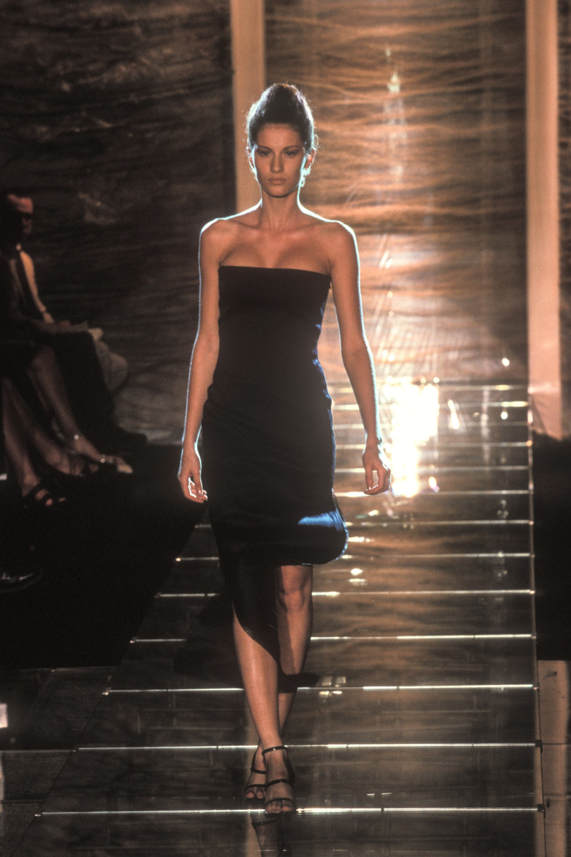 Gisele Bundchen featured in  the Atelier Versace fashion show for Autumn/Winter 1998