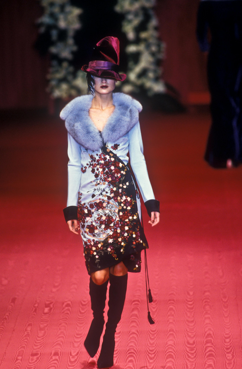 Carolyn Murphy featured in  the Dolce & Gabbana fashion show for Autumn/Winter 1997