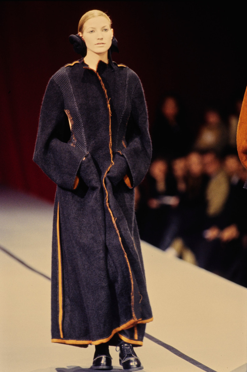 Yohji Yamamoto fashion show for Autumn/Winter 1995