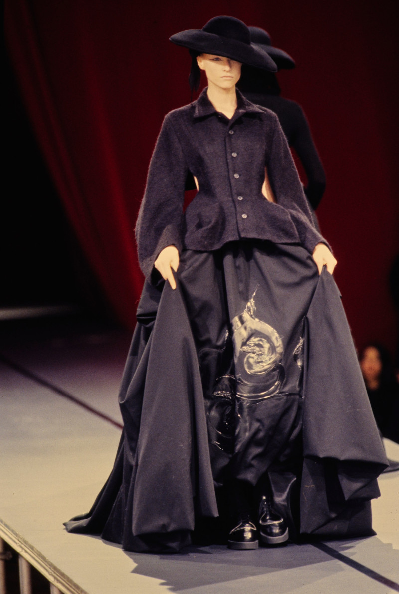 Jade Parfitt featured in  the Yohji Yamamoto fashion show for Autumn/Winter 1995