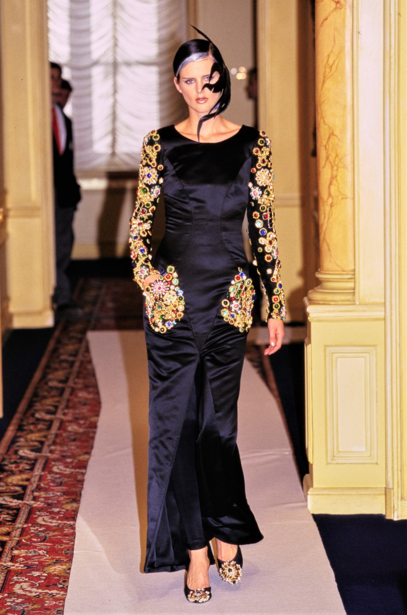 Stella Tennant featured in  the Chanel Haute Couture fashion show for Autumn/Winter 1996