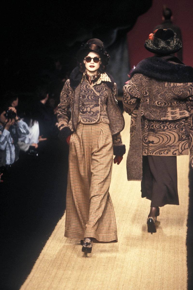 Carolyn Murphy featured in  the Christian Lacroix fashion show for Autumn/Winter 1995