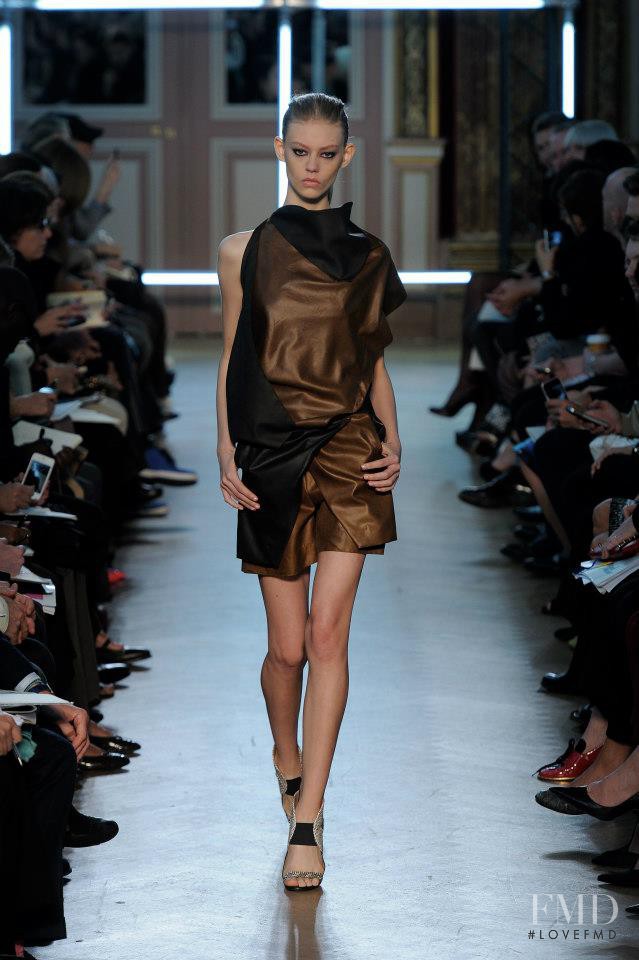 Ondria Hardin featured in  the Roland Mouret fashion show for Spring/Summer 2013