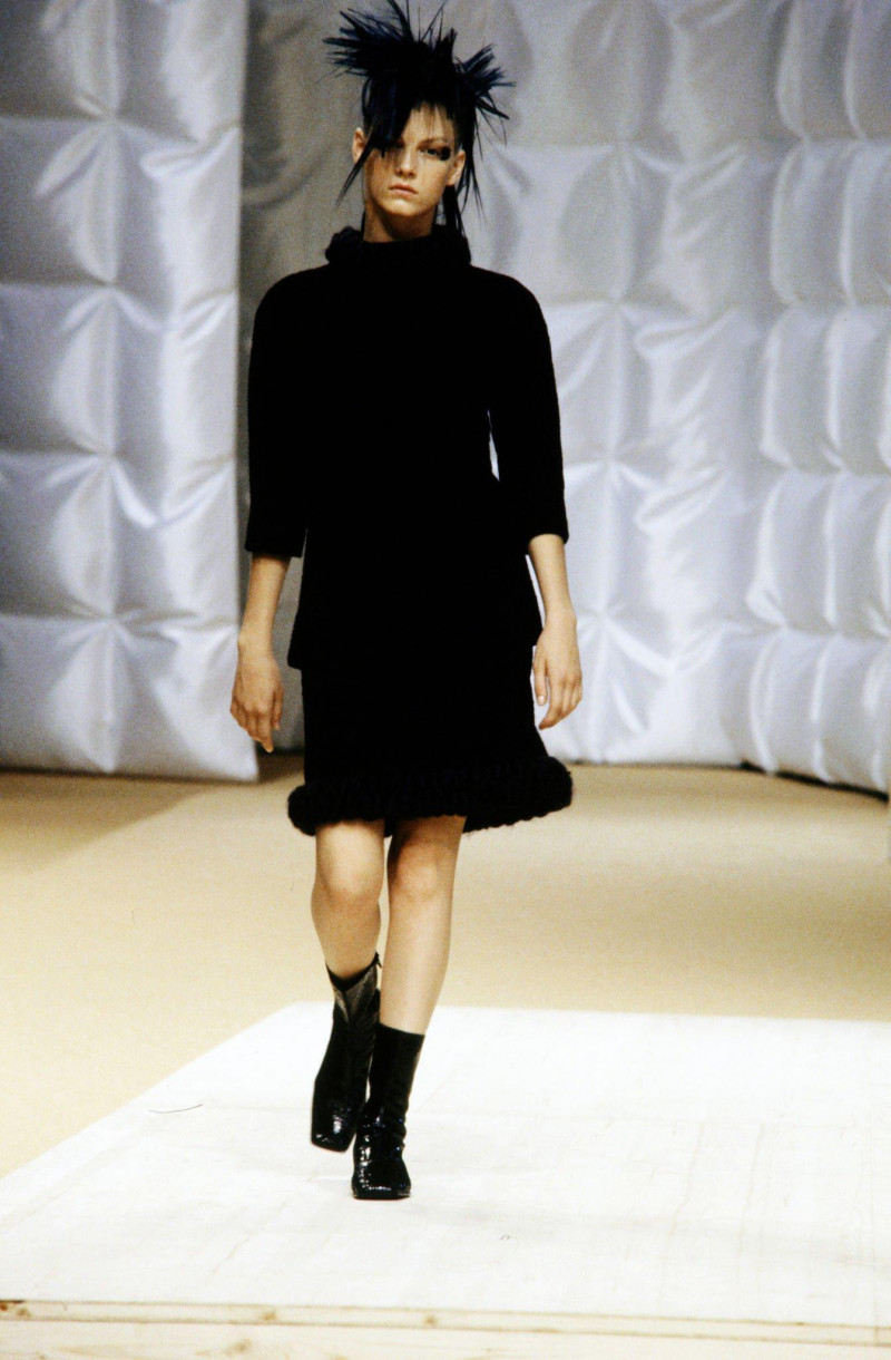 Angela Lindvall featured in  the Chanel Haute Couture fashion show for Autumn/Winter 1999