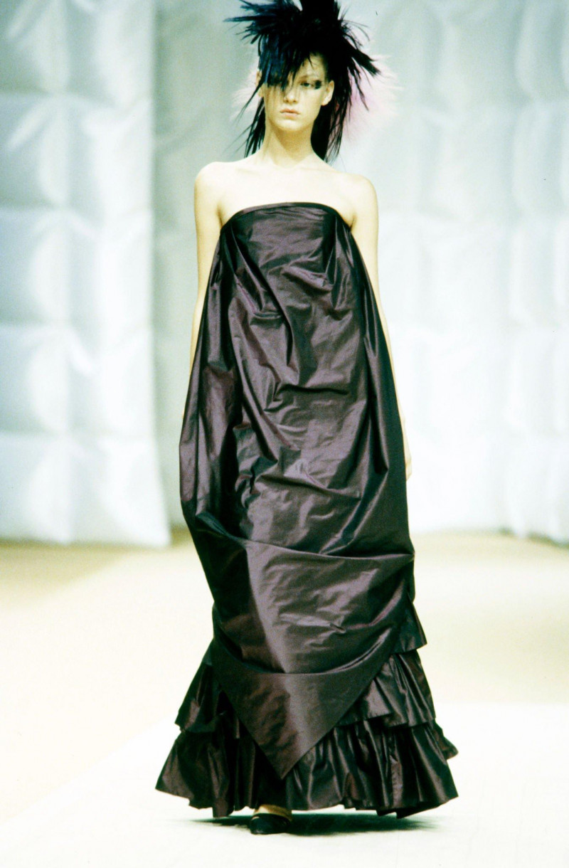 Angela Lindvall featured in  the Chanel Haute Couture fashion show for Autumn/Winter 1999