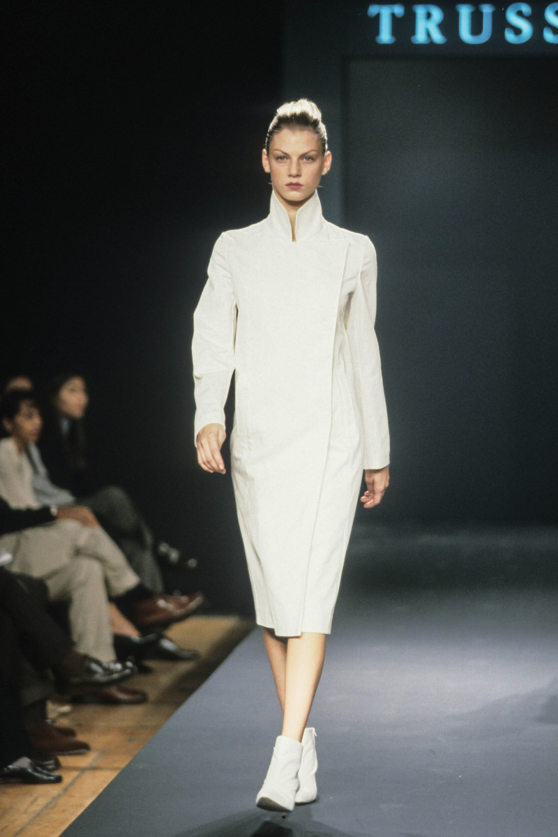 Angela Lindvall featured in  the Trussardi fashion show for Spring/Summer 1998