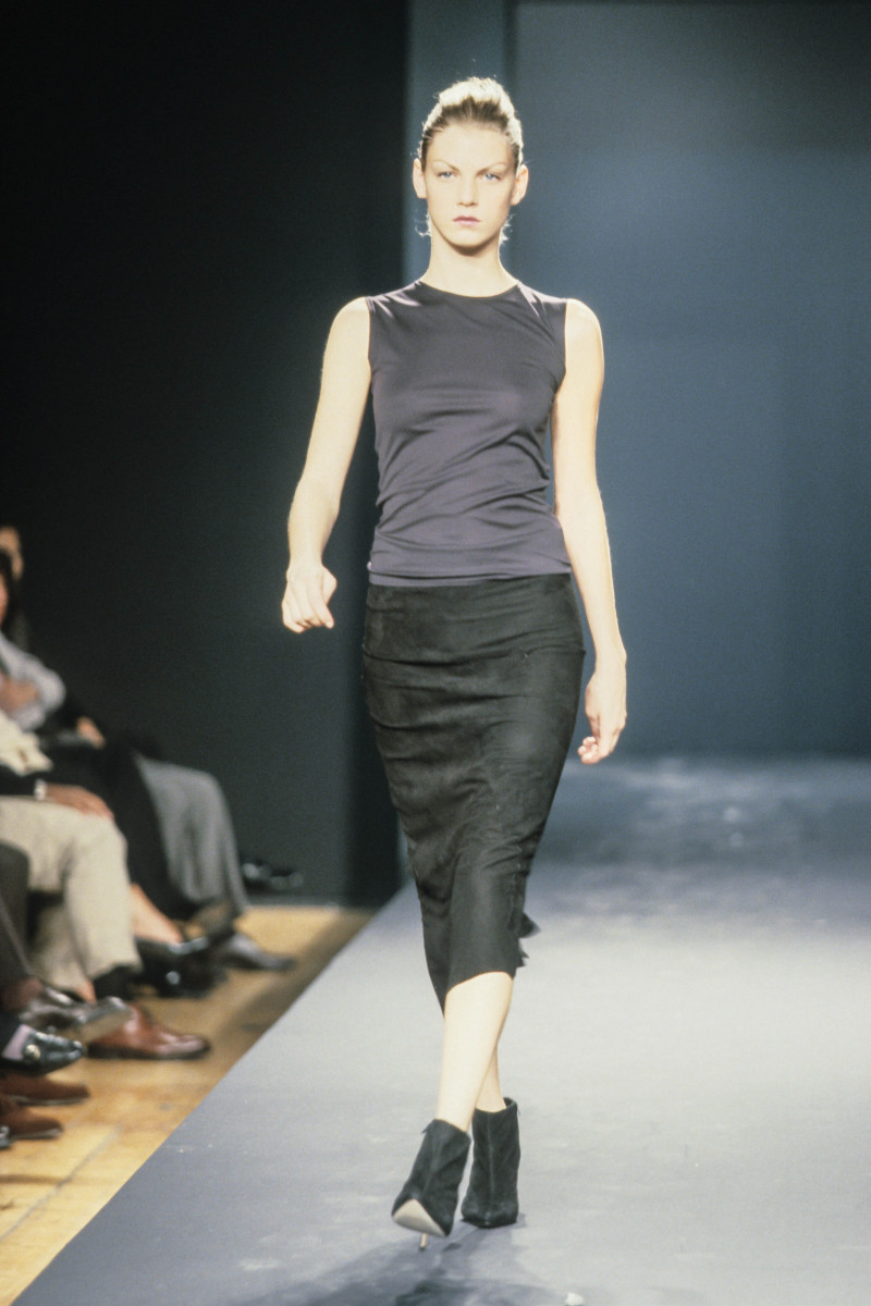 Angela Lindvall featured in  the Trussardi fashion show for Spring/Summer 1998