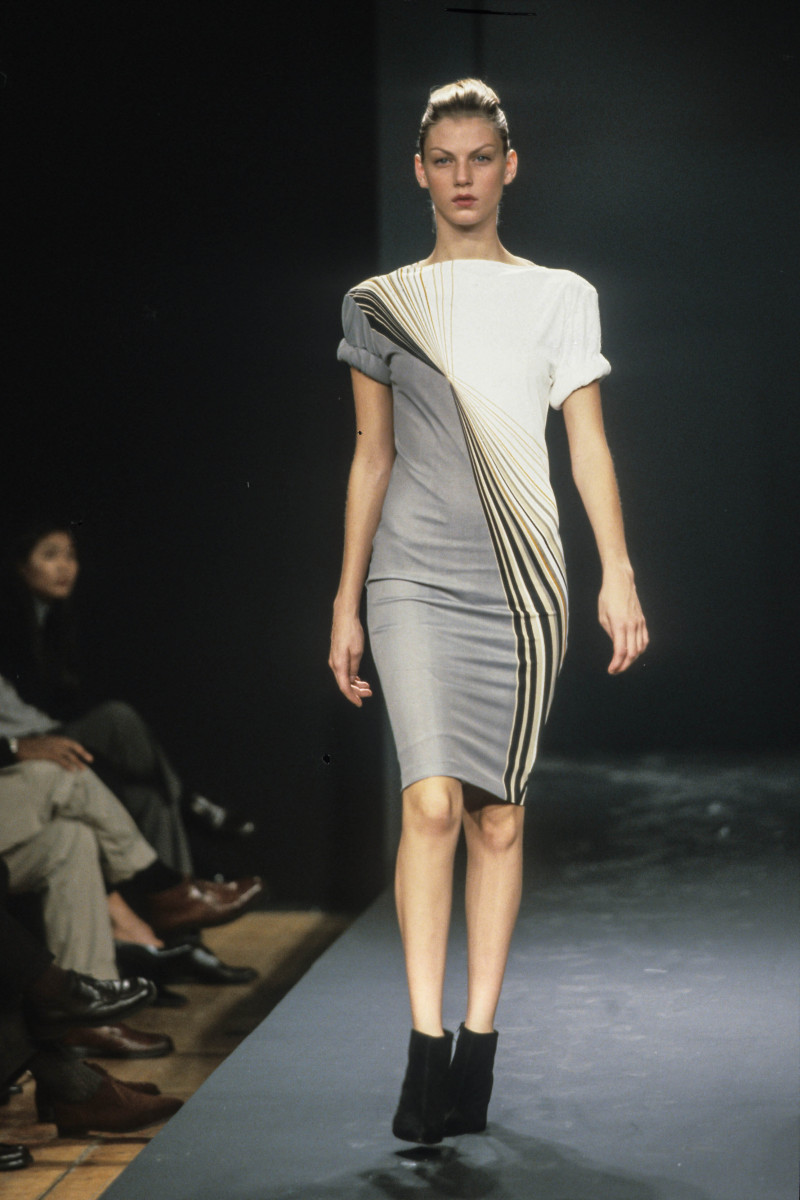 Angela Lindvall featured in  the Trussardi fashion show for Spring/Summer 1998