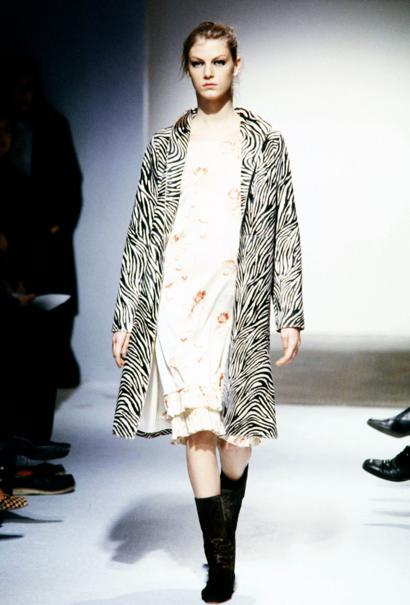 Angela Lindvall featured in  the Marni fashion show for Autumn/Winter 1999