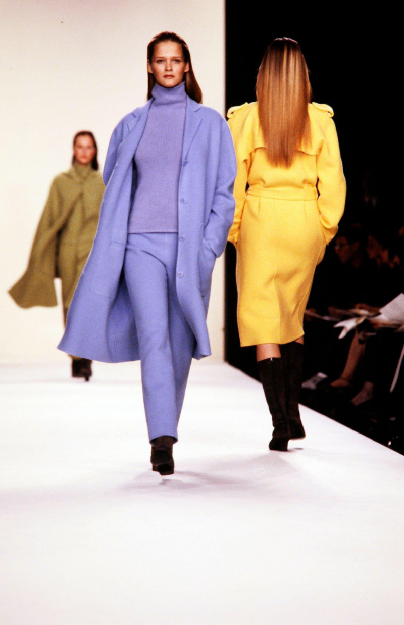 Carmen Kass featured in  the Ralph Lauren Collection fashion show for Autumn/Winter 1999