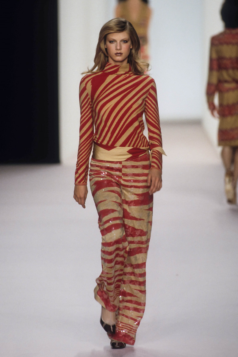 Angela Lindvall featured in  the Missoni fashion show for Autumn/Winter 2000