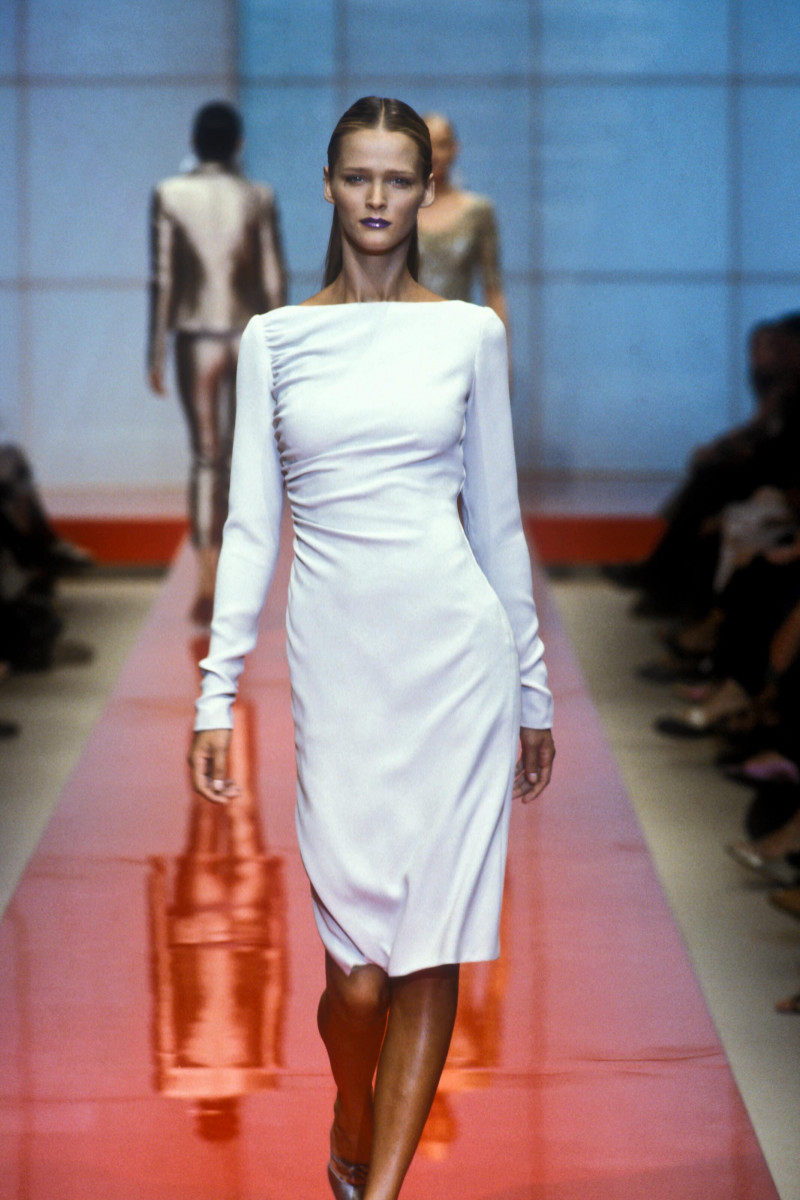 Carmen Kass featured in  the Valentino Couture fashion show for Autumn/Winter 1999