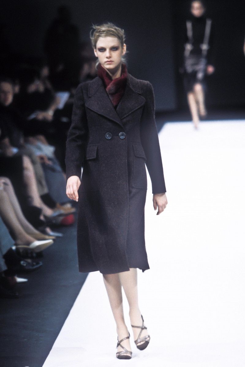 Angela Lindvall featured in  the Cerruti fashion show for Autumn/Winter 2000