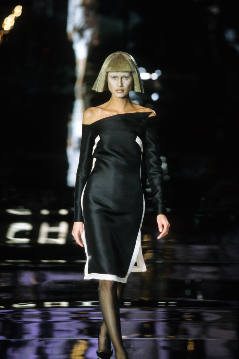 Givenchy fashion show for Autumn/Winter 1999