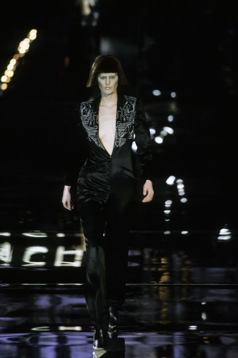 Givenchy fashion show for Autumn/Winter 1999
