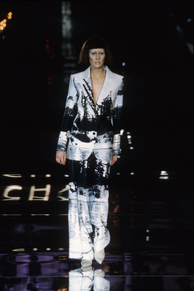 Givenchy fashion show for Autumn/Winter 1999