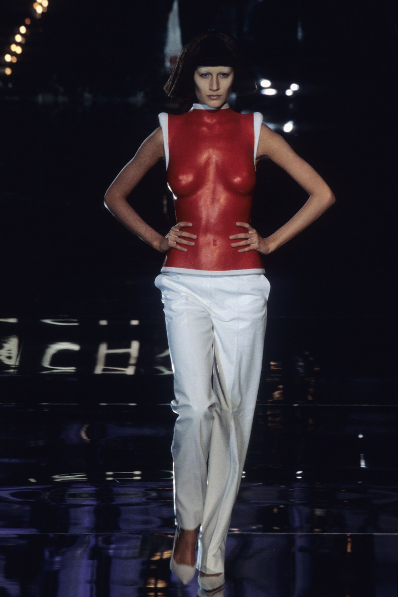 Givenchy fashion show for Autumn/Winter 1999
