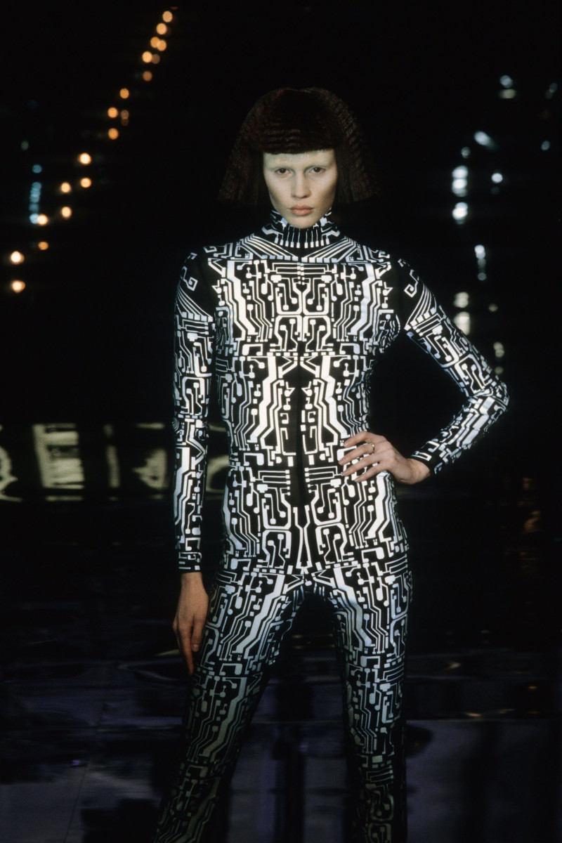 Givenchy fashion show for Autumn/Winter 1999