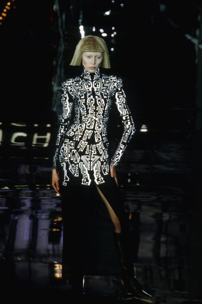 Givenchy fashion show for Autumn/Winter 1999