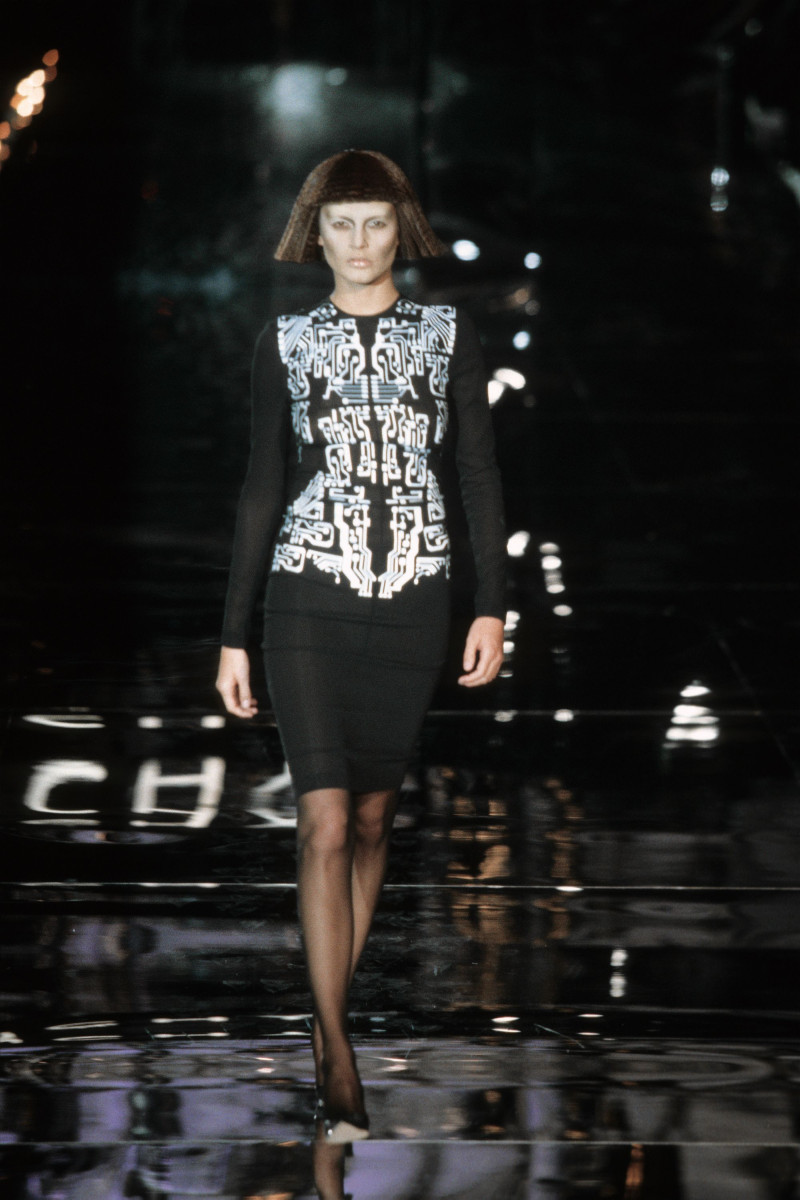 Givenchy fashion show for Autumn/Winter 1999