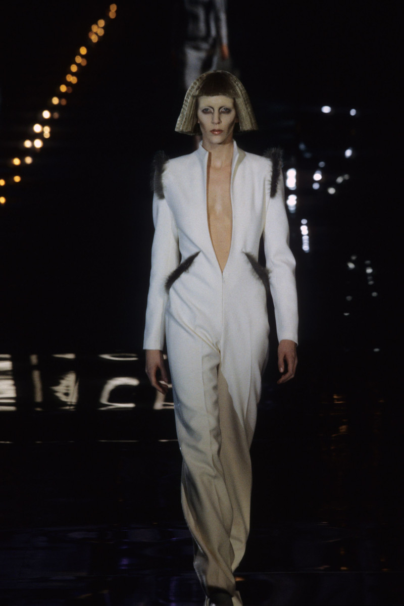 Givenchy fashion show for Autumn/Winter 1999