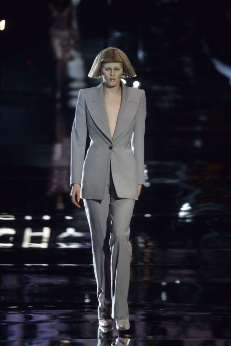 Givenchy fashion show for Autumn/Winter 1999