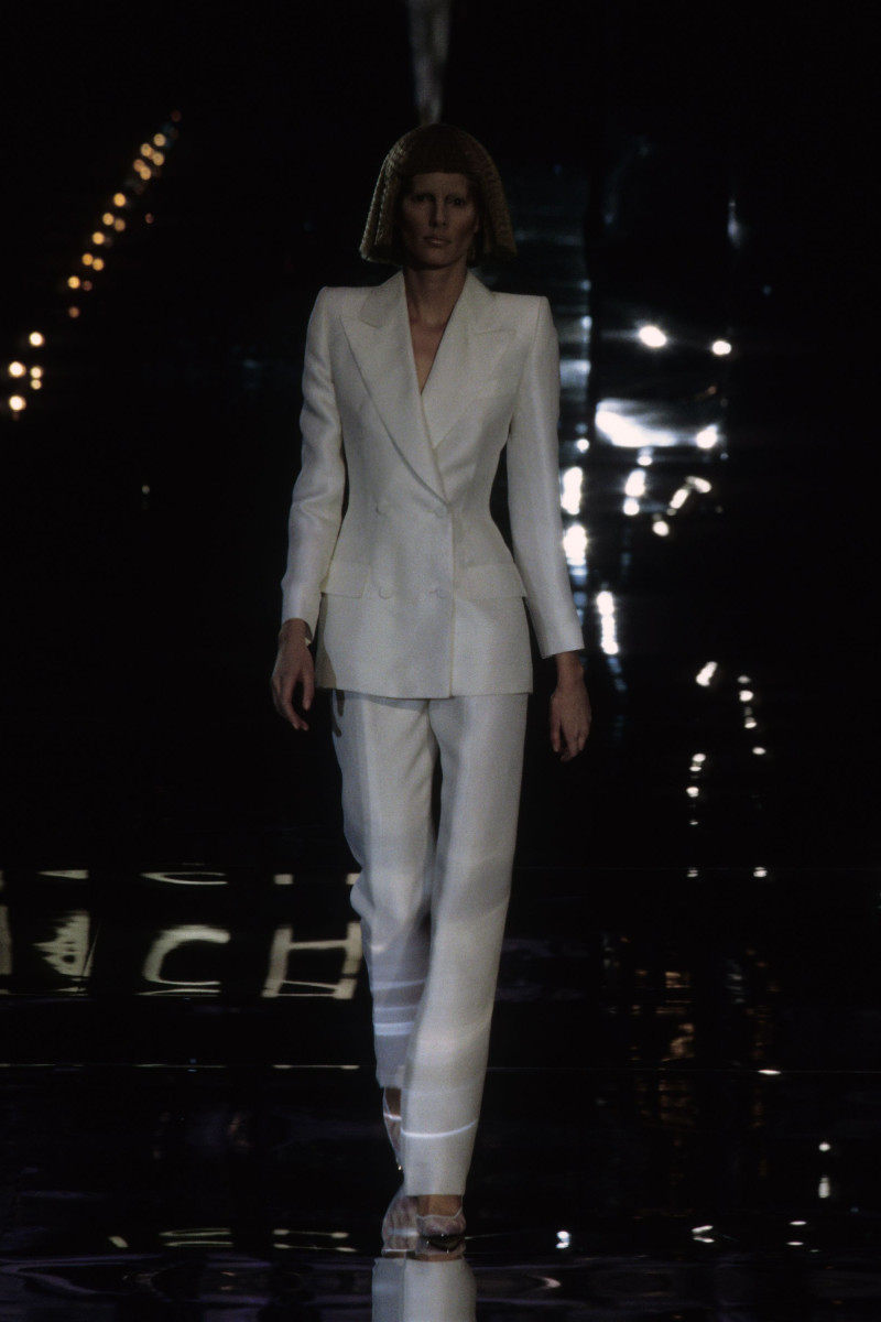 Givenchy fashion show for Autumn/Winter 1999
