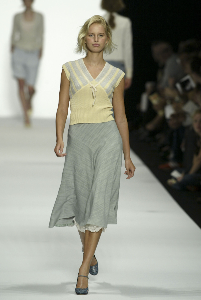 Karolina Kurkova featured in  the Marc Jacobs fashion show for Spring/Summer 2004