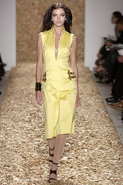 Anne Klein fashion show for Spring/Summer 2004