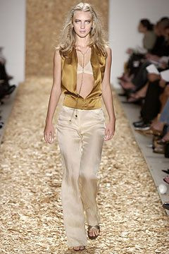 Anne Klein fashion show for Spring/Summer 2004